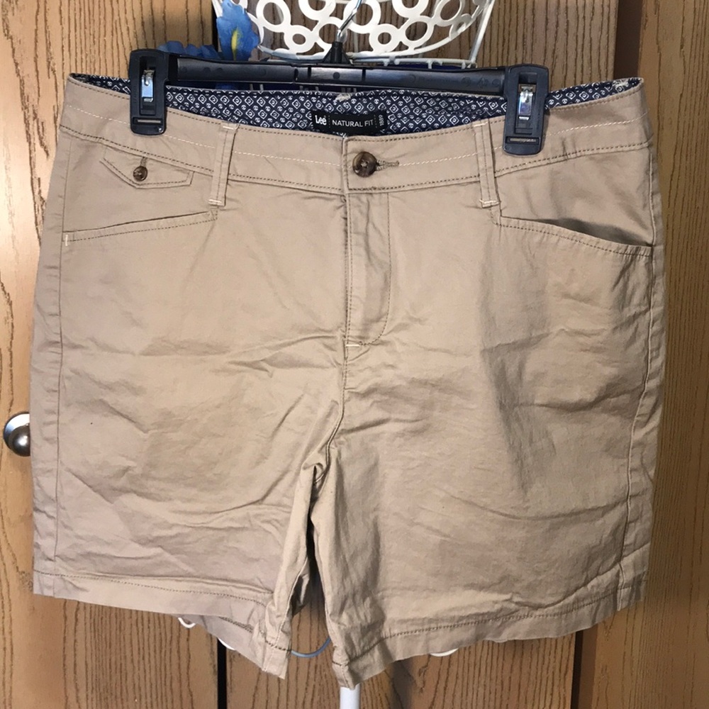 Lee tan shorts